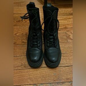 Trendy black Aldo size 6.5 women’s boots